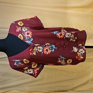 Sandy & Sid Burgundy V-Nevk Short-Sleeve Blouse With A Floral Design